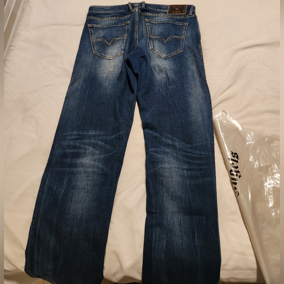 Relaxed fit GUESS jeans, size 32 in distressed indigo - Picture 2 of 4